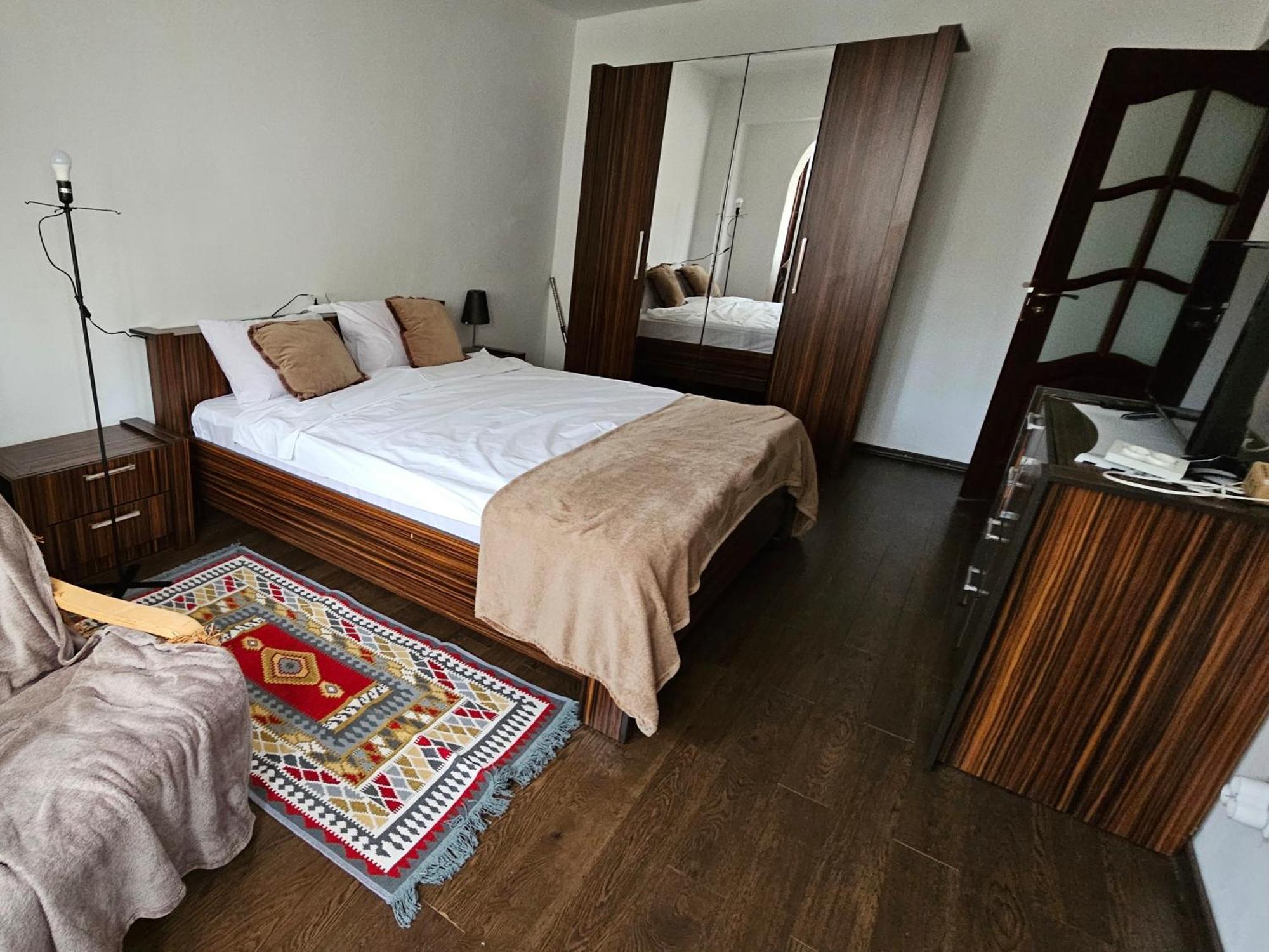 Garii Apartment *